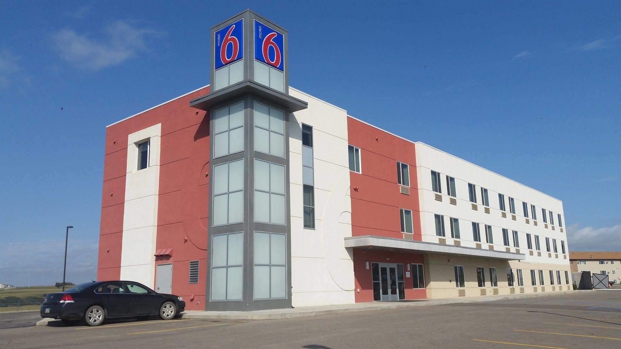 Baymont By Wyndham Williston Hotel Ngoại thất bức ảnh
